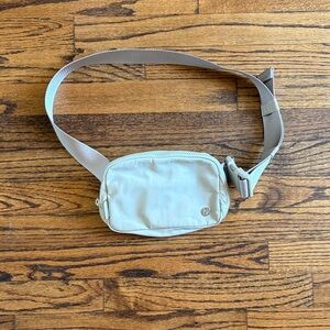 lululemon belt bag!!